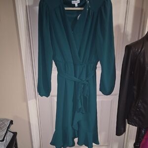 Luxology Green Bishop Sleeve V-neck Cocktail Dress